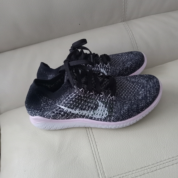 Nike shoes - Picture 1 of 7